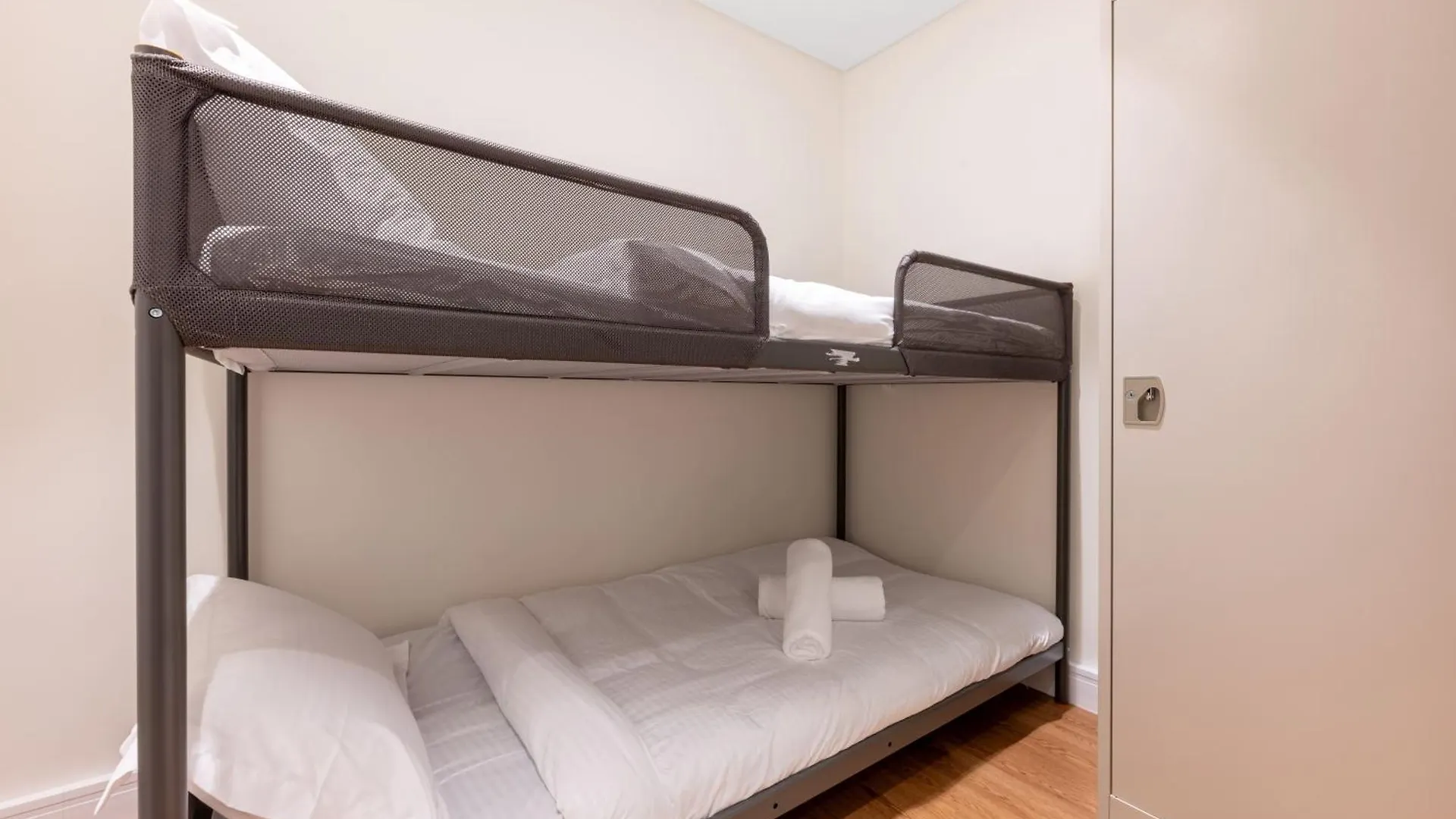 Apartment Magnificent - Luxurious 3+ 1 Bedroom Located In Downtown Dubai