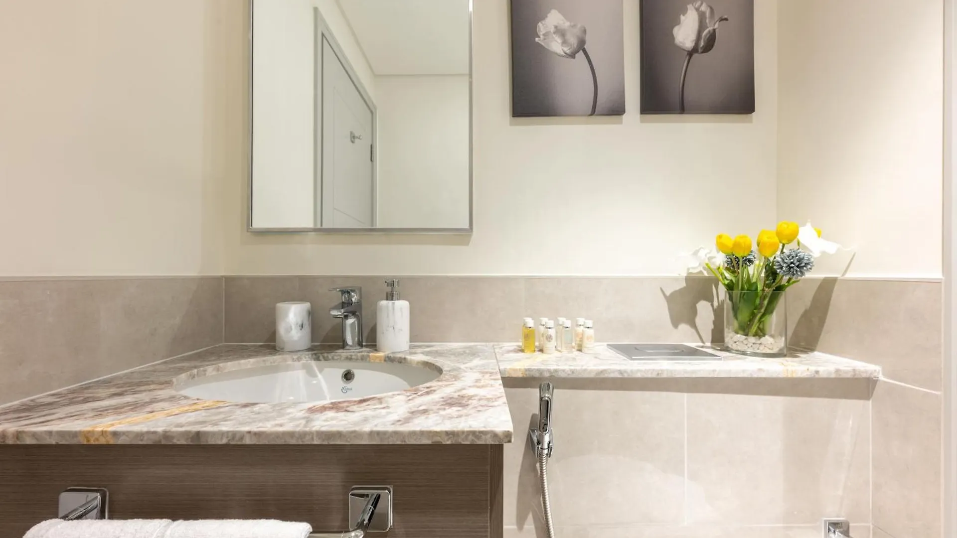 Magnificent - Luxurious 3+ 1 Bedroom Located In Downtown Dubai