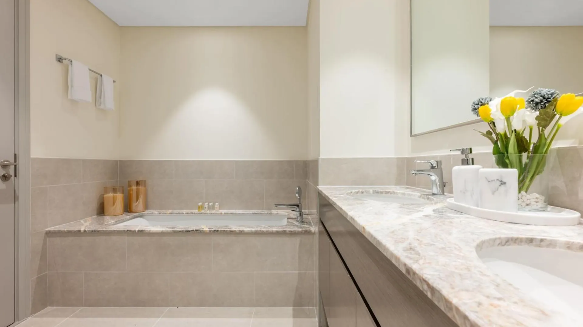Magnificent - Luxurious 3+ 1 Bedroom Located In Downtown Dubai Apartment