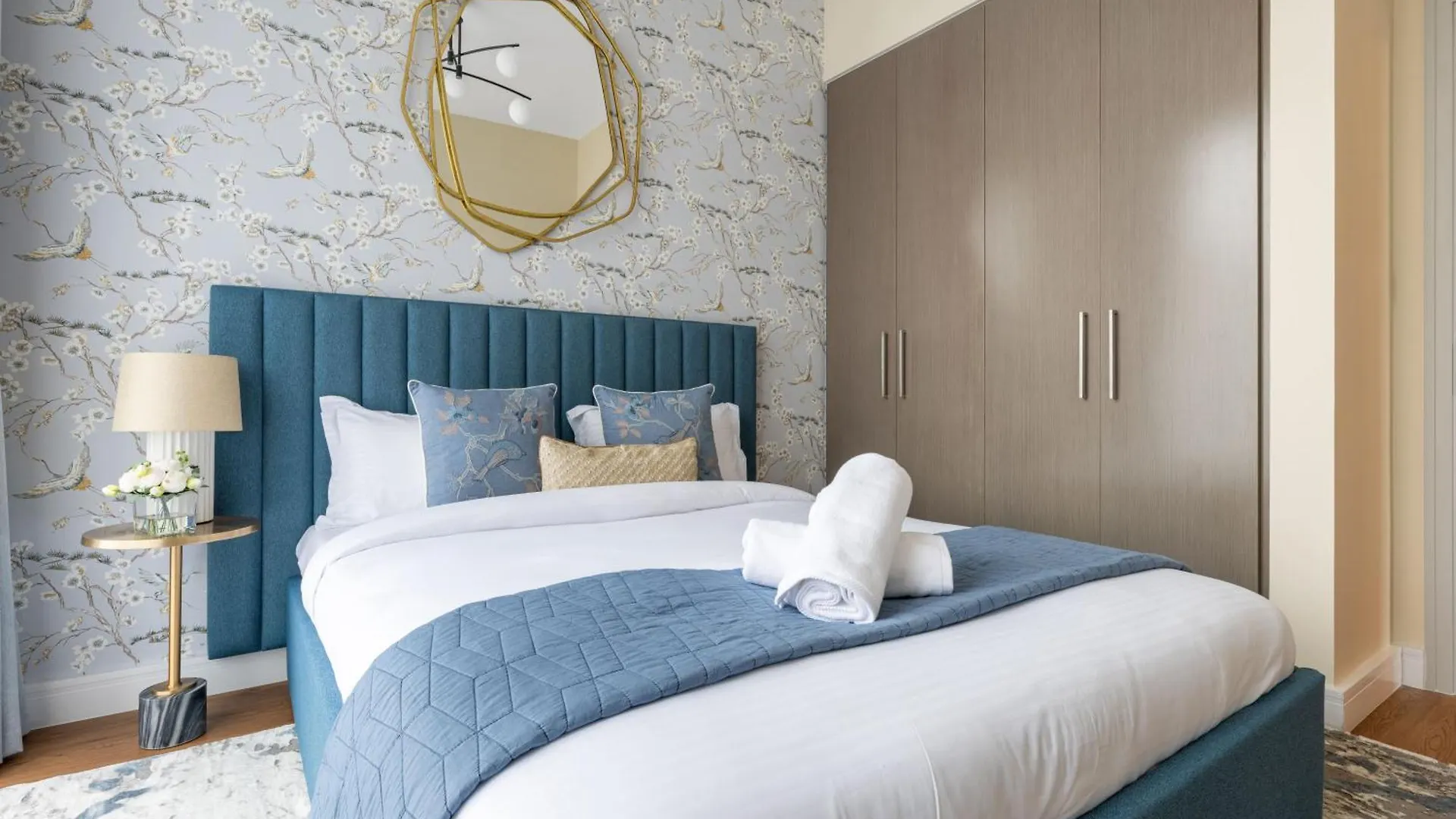 Magnificent - Luxurious 3+ 1 Bedroom Located In Downtown Dubai 0*,