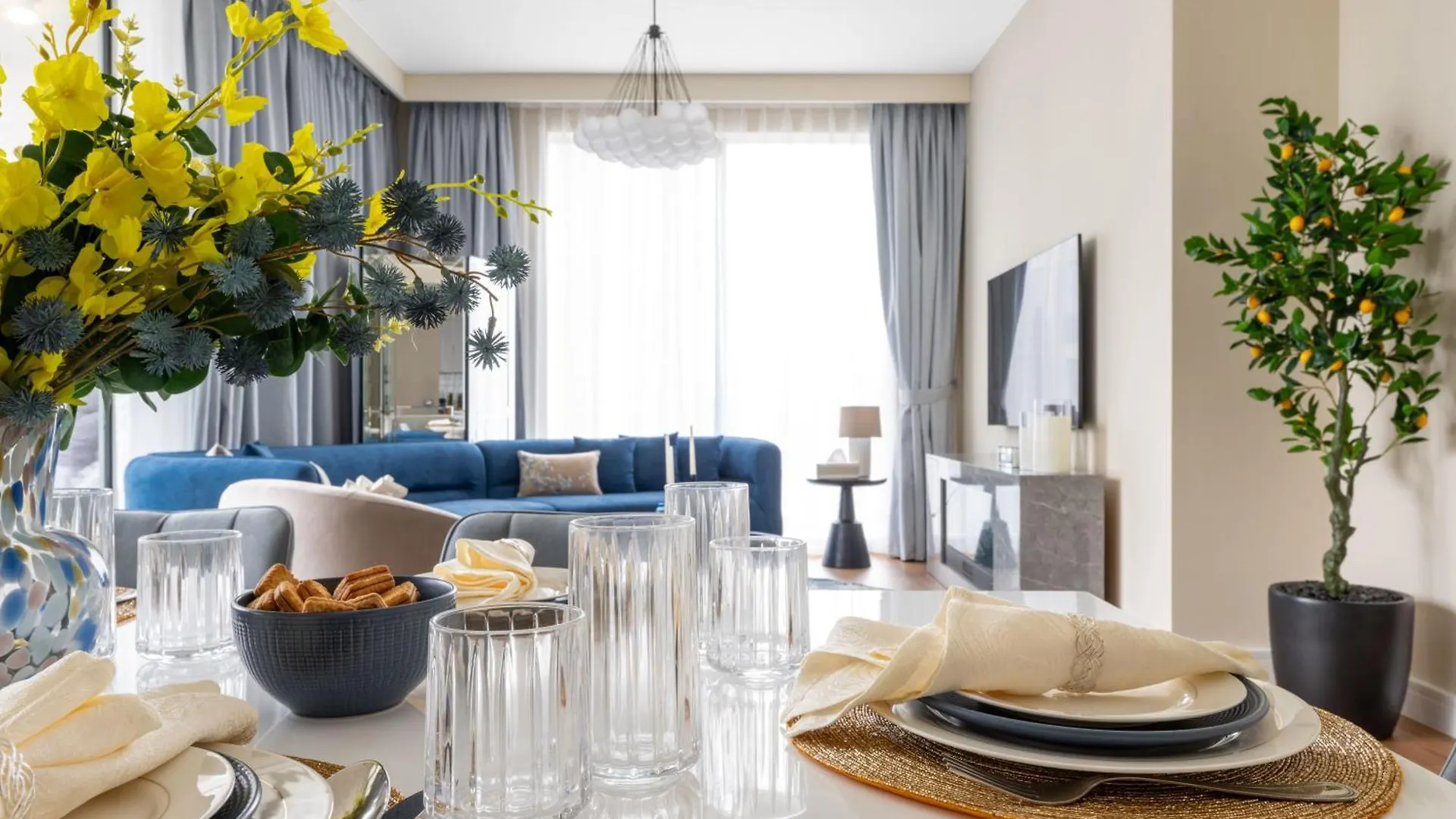 Magnificent - Luxurious 3+ 1 Bedroom Located In Downtown Dubai