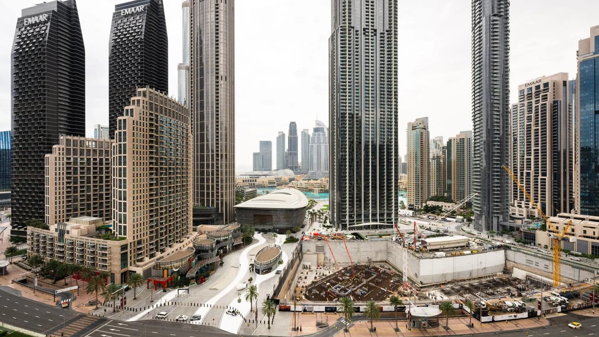 Magnificent - Luxurious 3+ 1 Bedroom Located In Downtown Dubai